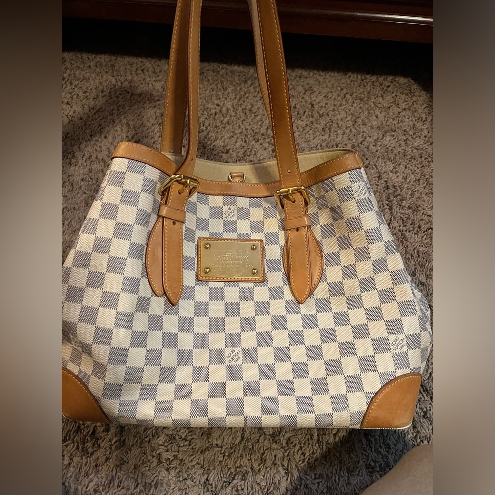 Beautiful Louis Vuitton Hampstead MM white bag